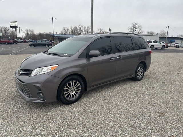 2020 Toyota Sienna XLE's photo