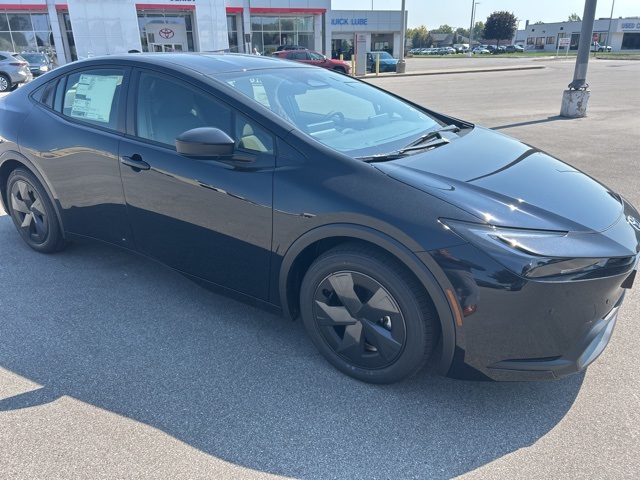 2026 Toyota Prius LE photo 3