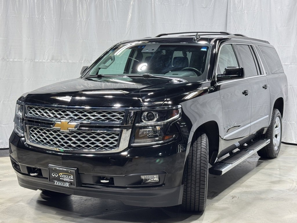 2019 Chevrolet Suburban LT photo 3