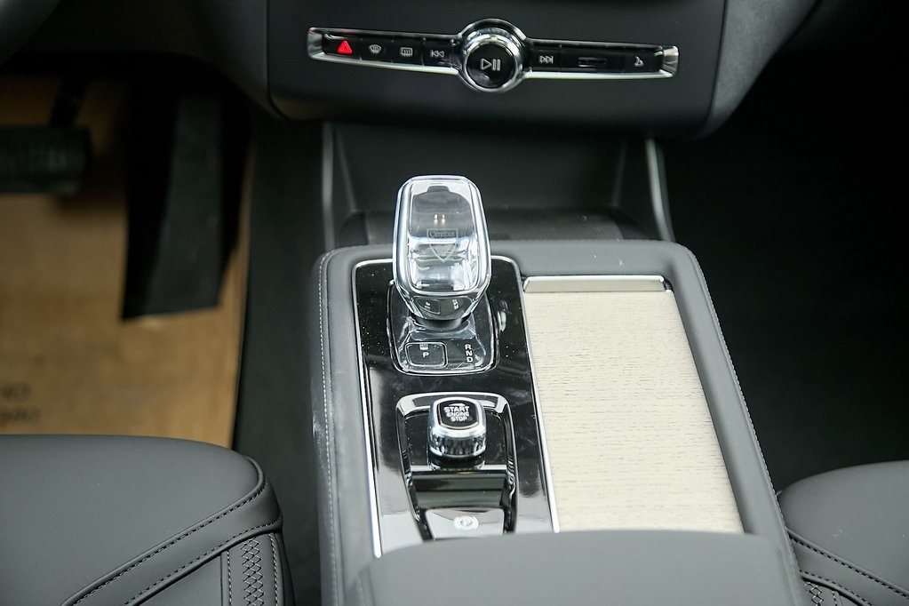 2025 VOLVO XC90 - Image 27