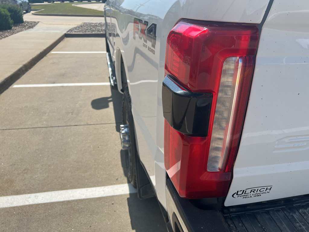 2023 Ford F-250 Lariat photo 12