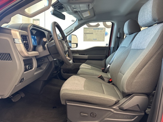 2025 Ford F-250 XLT photo 10