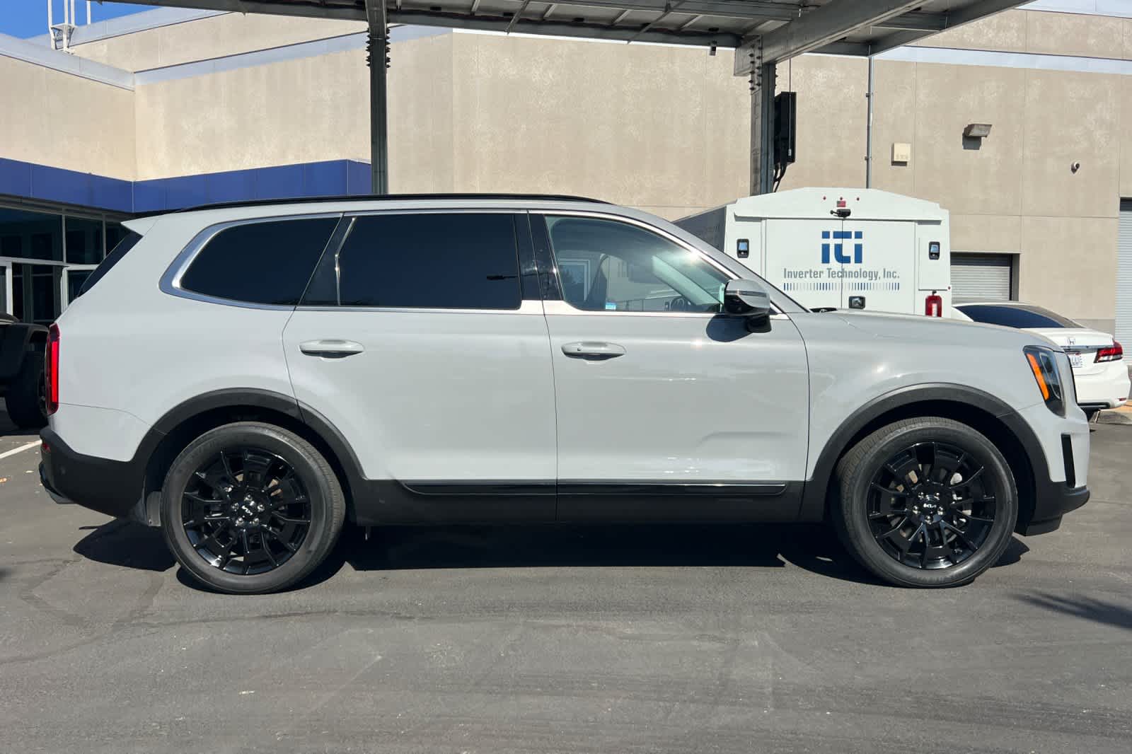 2022 Kia Telluride SX photo 2