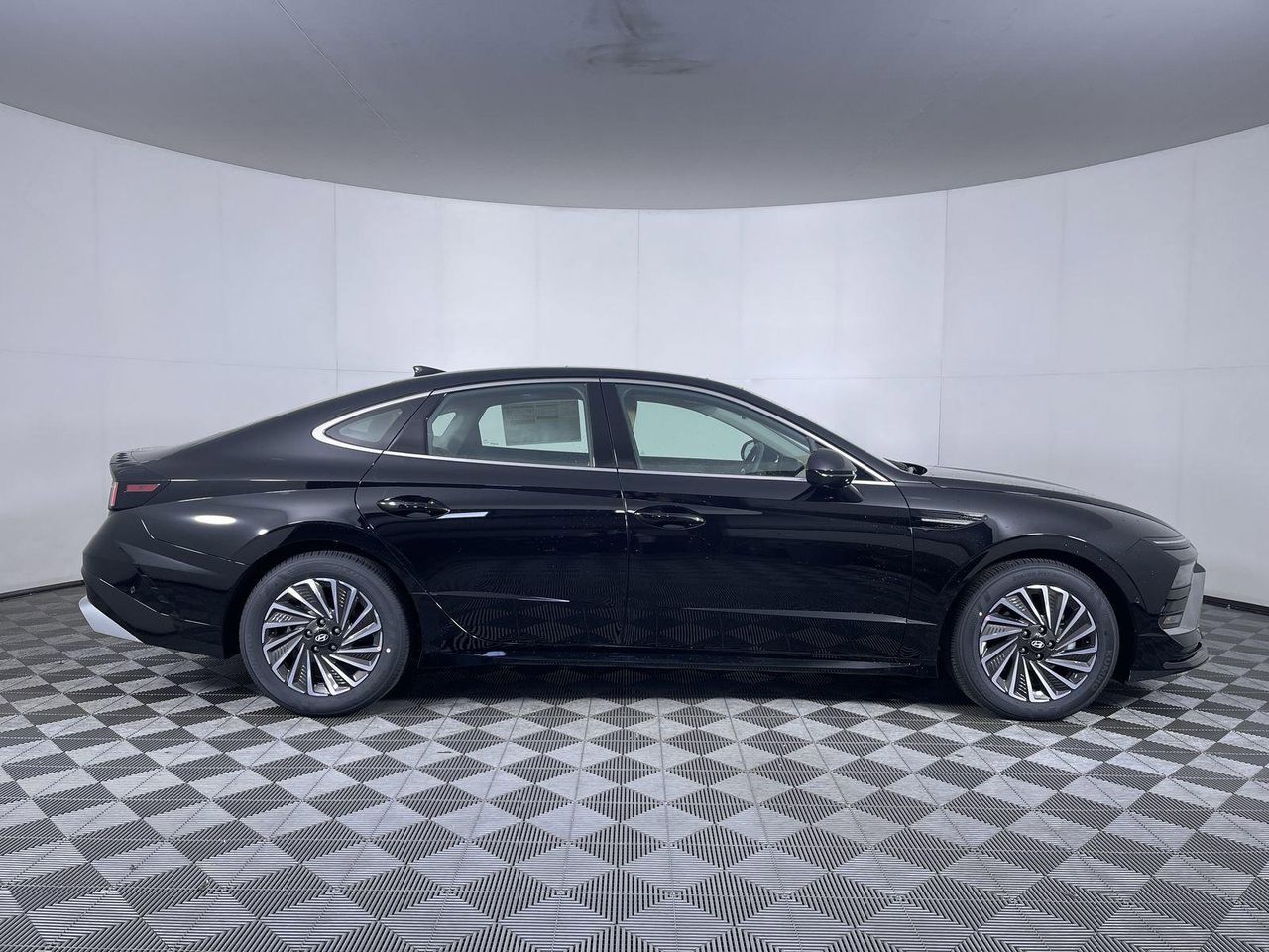 2025 Hyundai Sonata Hybrid Limited photo 4