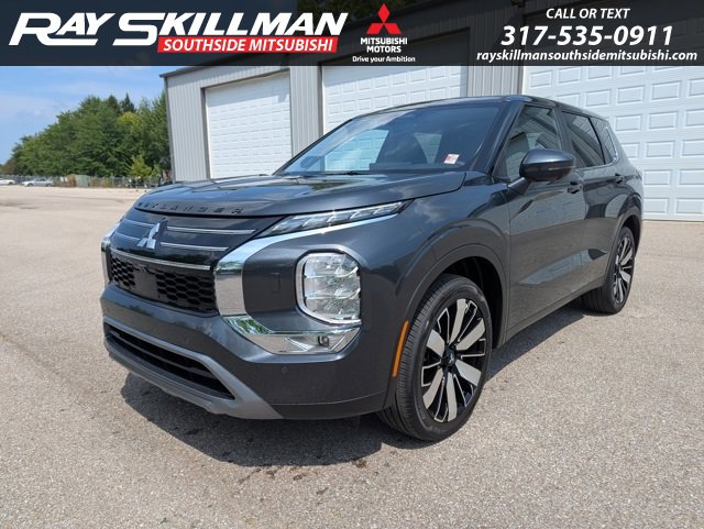 2025 Mitsubishi Outlander SE's photo