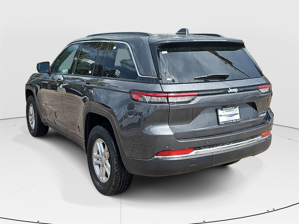 2025 Jeep Grand Cherokee Laredo photo 5
