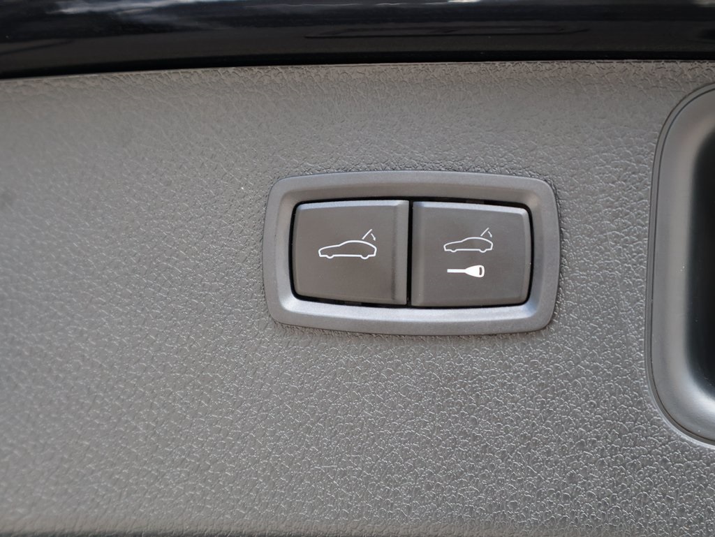 2024 Porsche Macan T photo 17