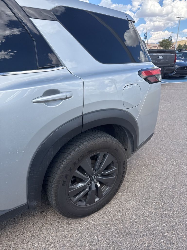 2022 Nissan Pathfinder S photo 5