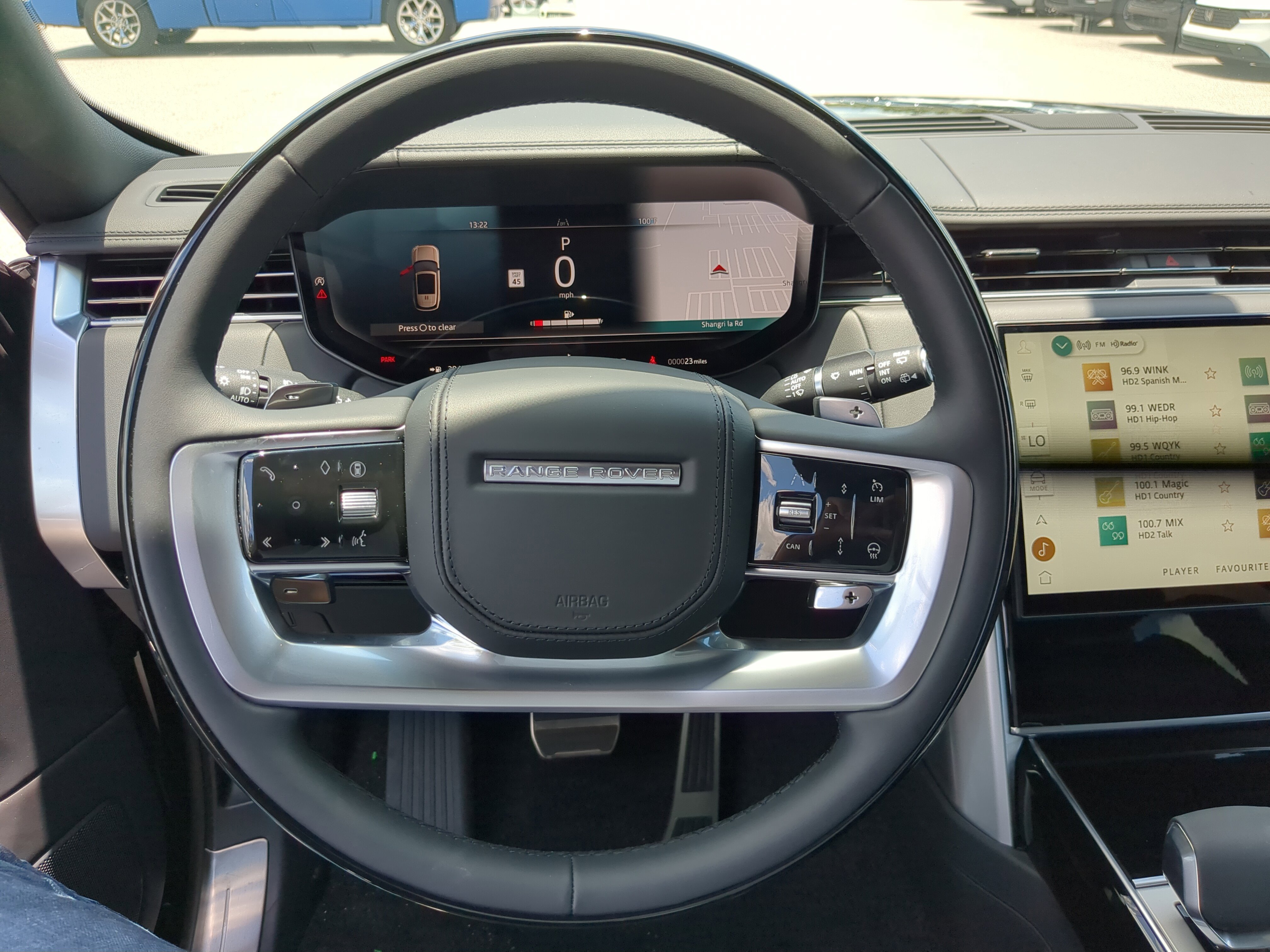 2025 Land Rover Range Rover SE photo 13