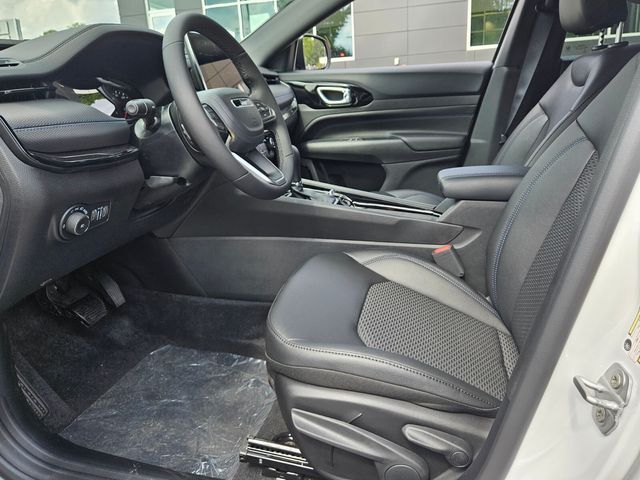 2025 Jeep Compass Latitude photo 3