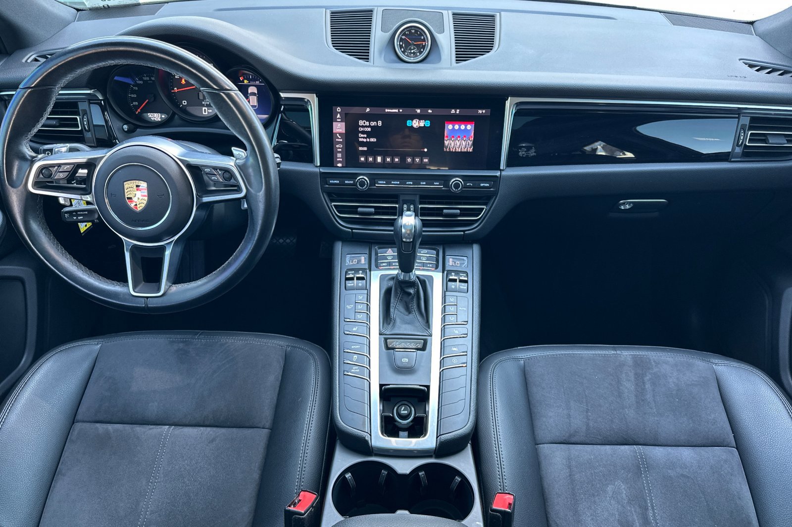 2021 Porsche Macan Base photo 12