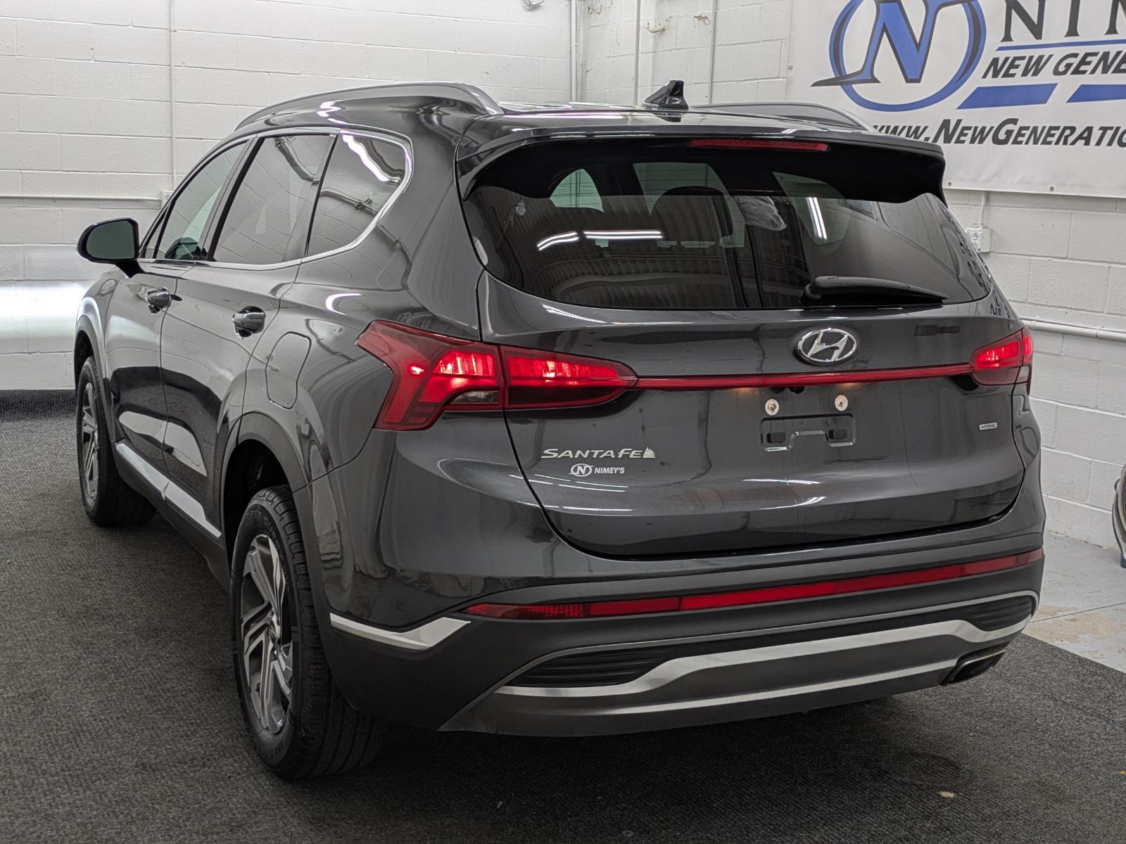 2022 Hyundai Santa Fe SEL photo 2