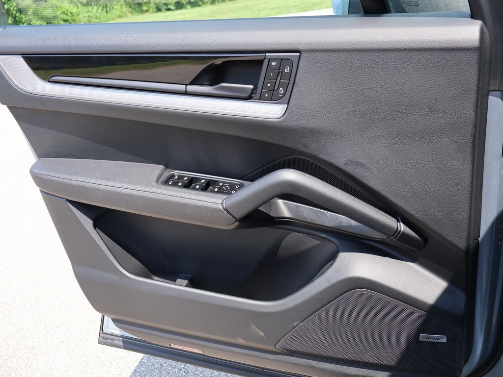 2024 Porsche Cayenne S photo 31