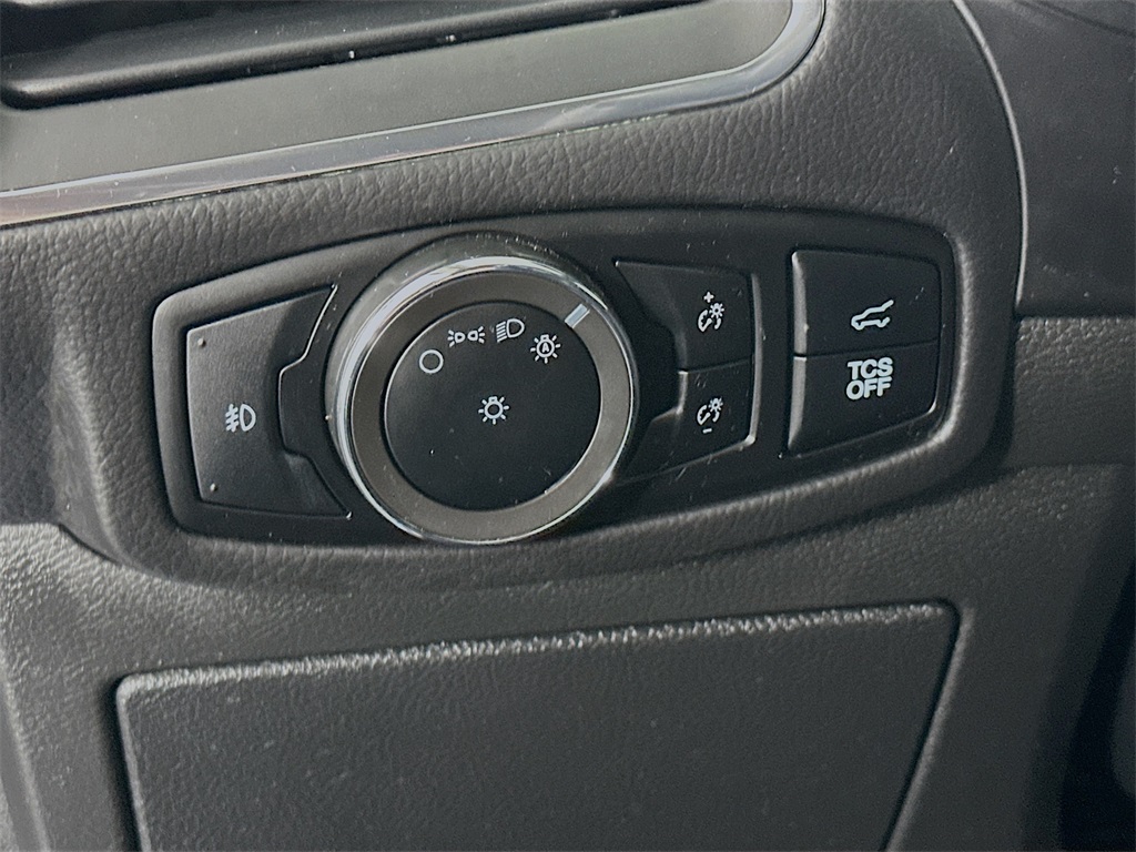 2024 Ford Edge Titanium photo 17
