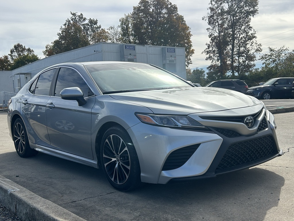 2020 Toyota Camry SE photo 4