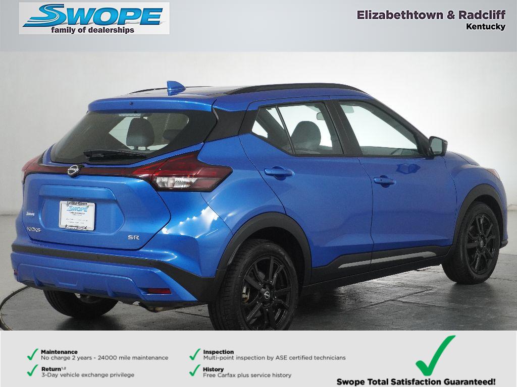 2023 Nissan Kicks SR photo 3