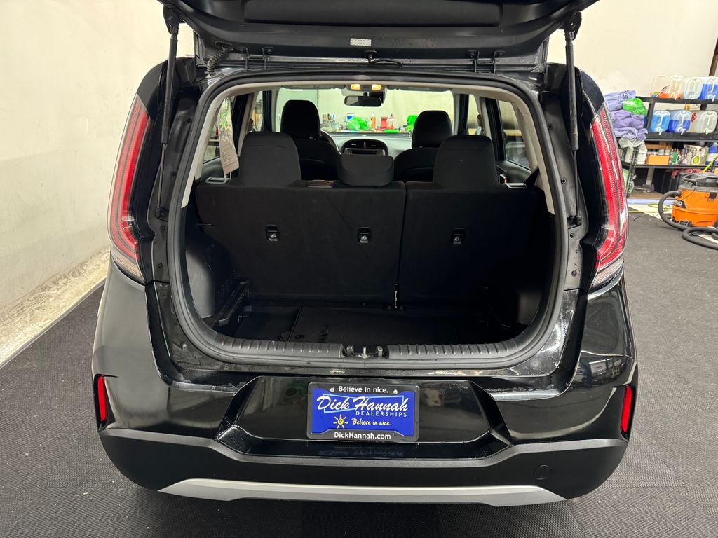 2023 Kia Soul LX photo 5