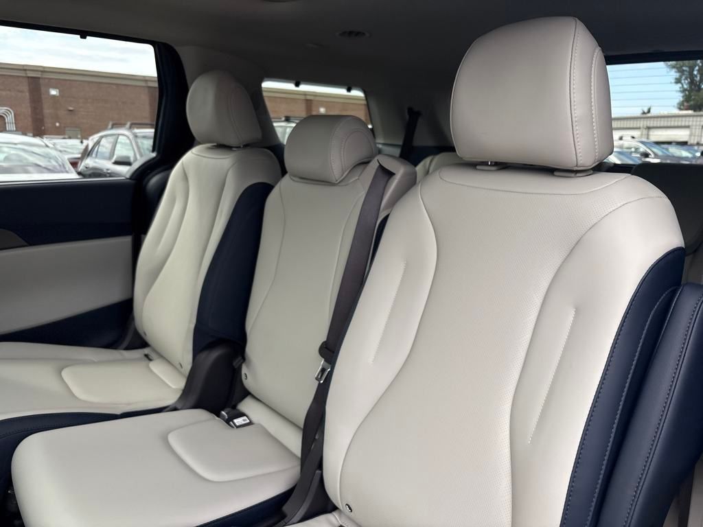 2026 Kia Carnival SX photo 24