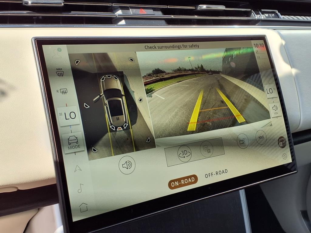 2024 Land Rover Range Rover SE photo 9
