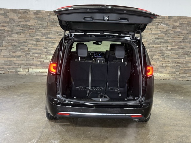 2025 Chrysler Pacifica Hybrid photo 3