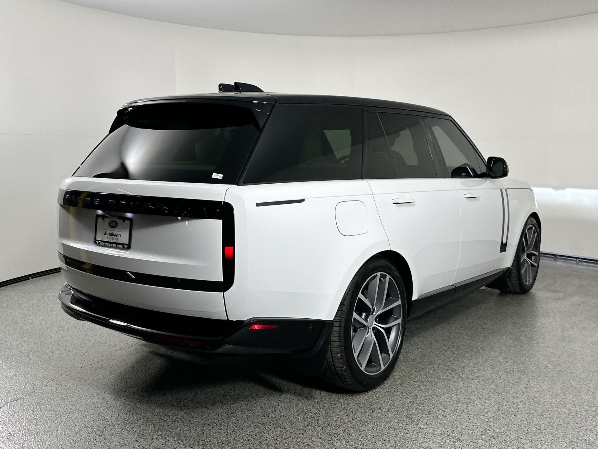 2025 Land Rover Range Rover SE photo 4