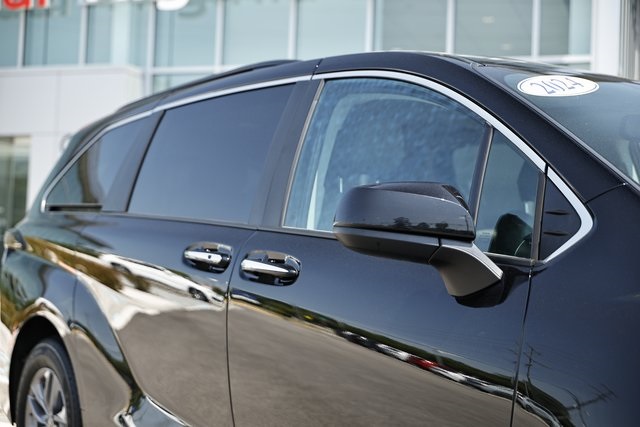 2024 Toyota Sienna XLE photo 5