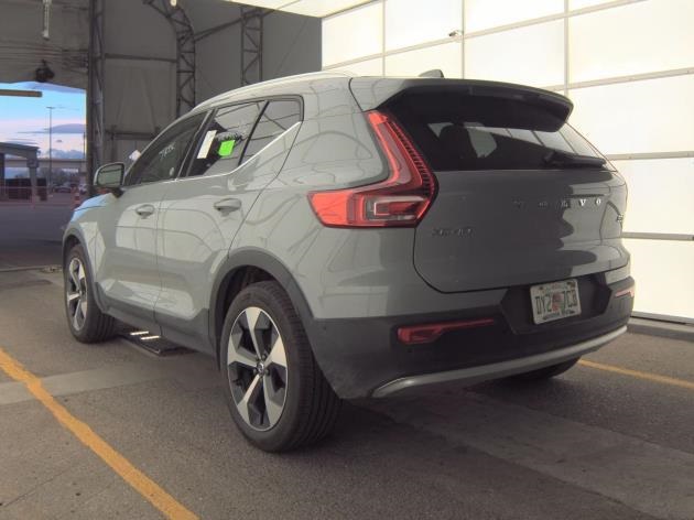 2025 Volvo XC40 Plus photo 3