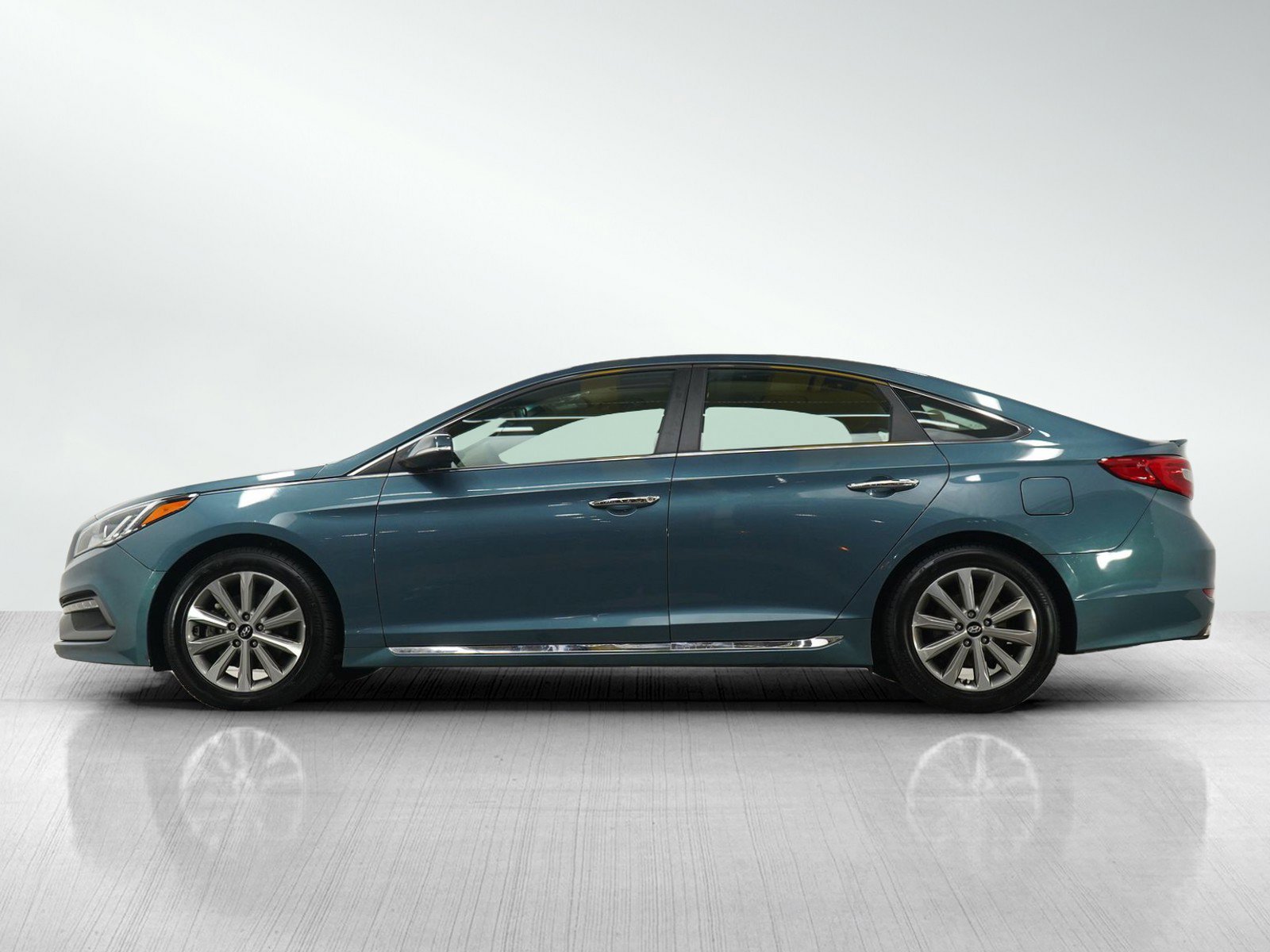Used 2017 Hyundai Sonata Limited with VIN 5NPE34AF7HH555999 for sale in Minneapolis, Minnesota