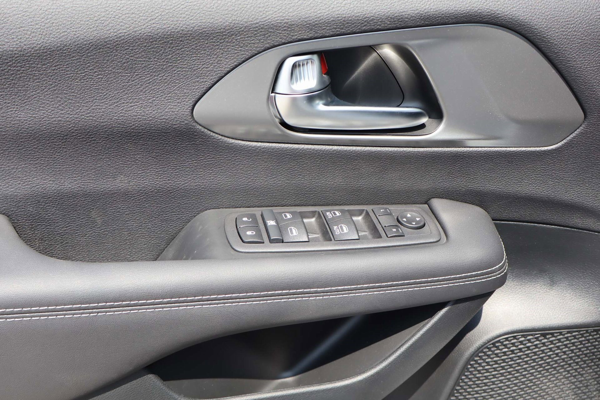 2025 Chrysler Voyager LX photo 20