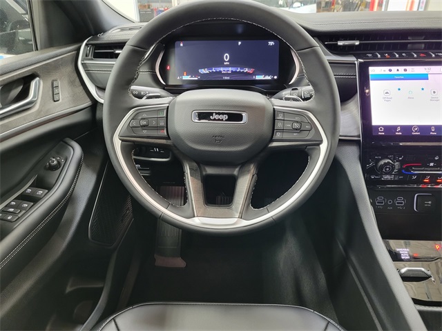 2025 Jeep Grand Cherokee Limited photo 24