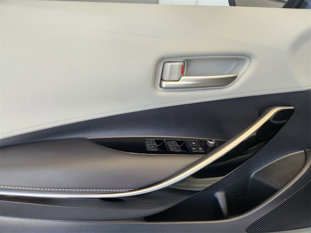 2019 Toyota Corolla XSE photo 18