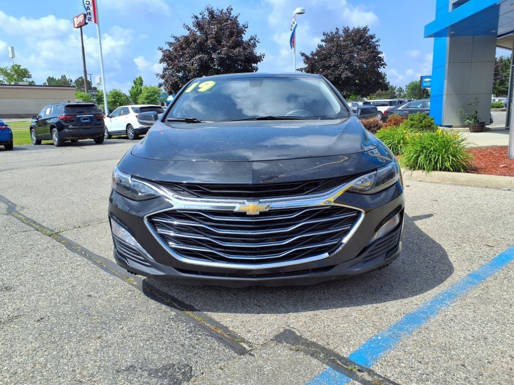2019 Chevrolet Malibu 1LT photo 2