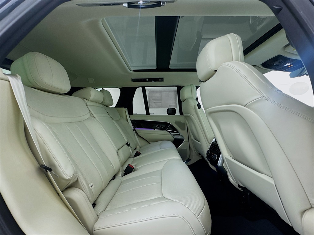2025 Land Rover Range Rover SE photo 20