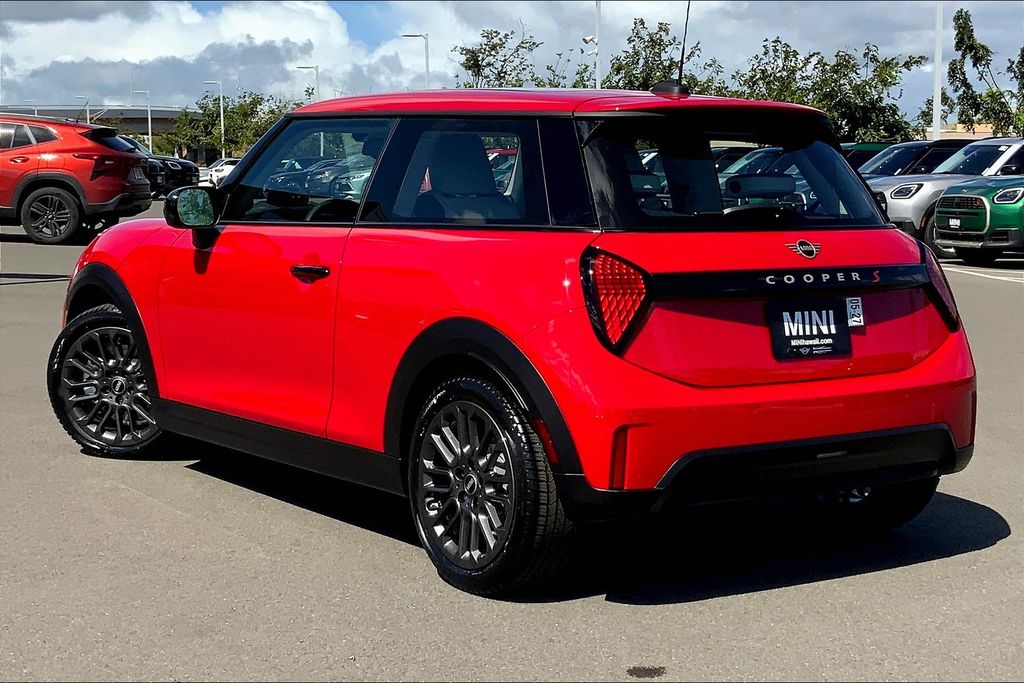 2025 Mini Cooper S Hardtop 2 Door Iconic photo 2