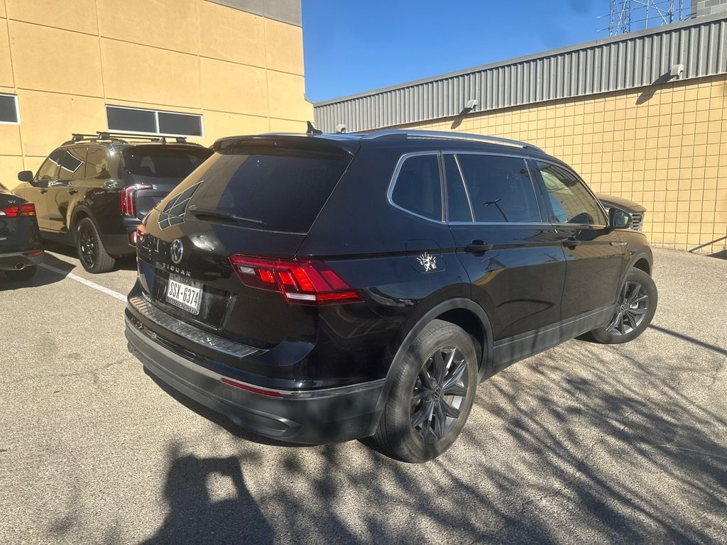 2023 Volkswagen Tiguan SE photo 2