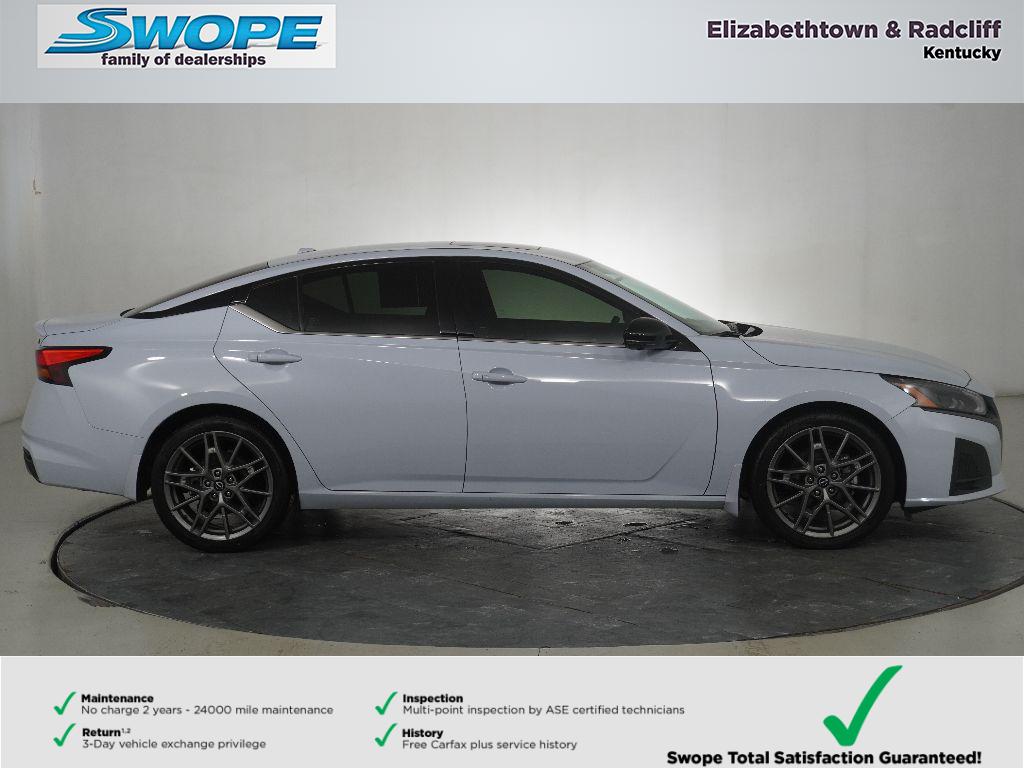 2023 Nissan Altima SR photo 2