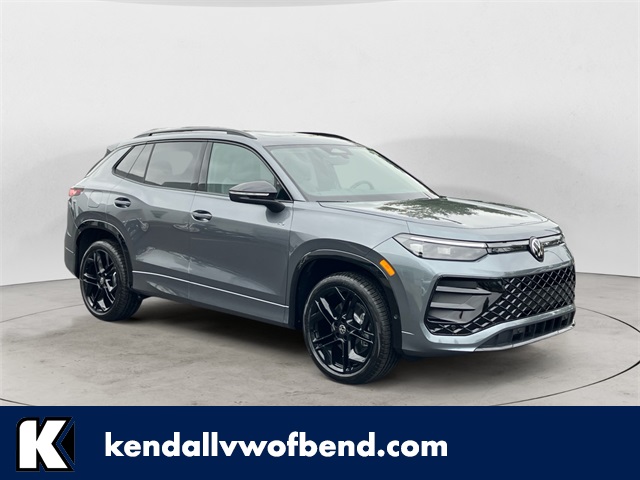 2025 Volkswagen Tiguan SE R-LINE BLACK's photo