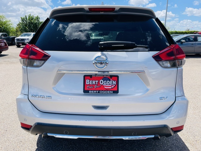 2019 Nissan Rogue SV photo 6