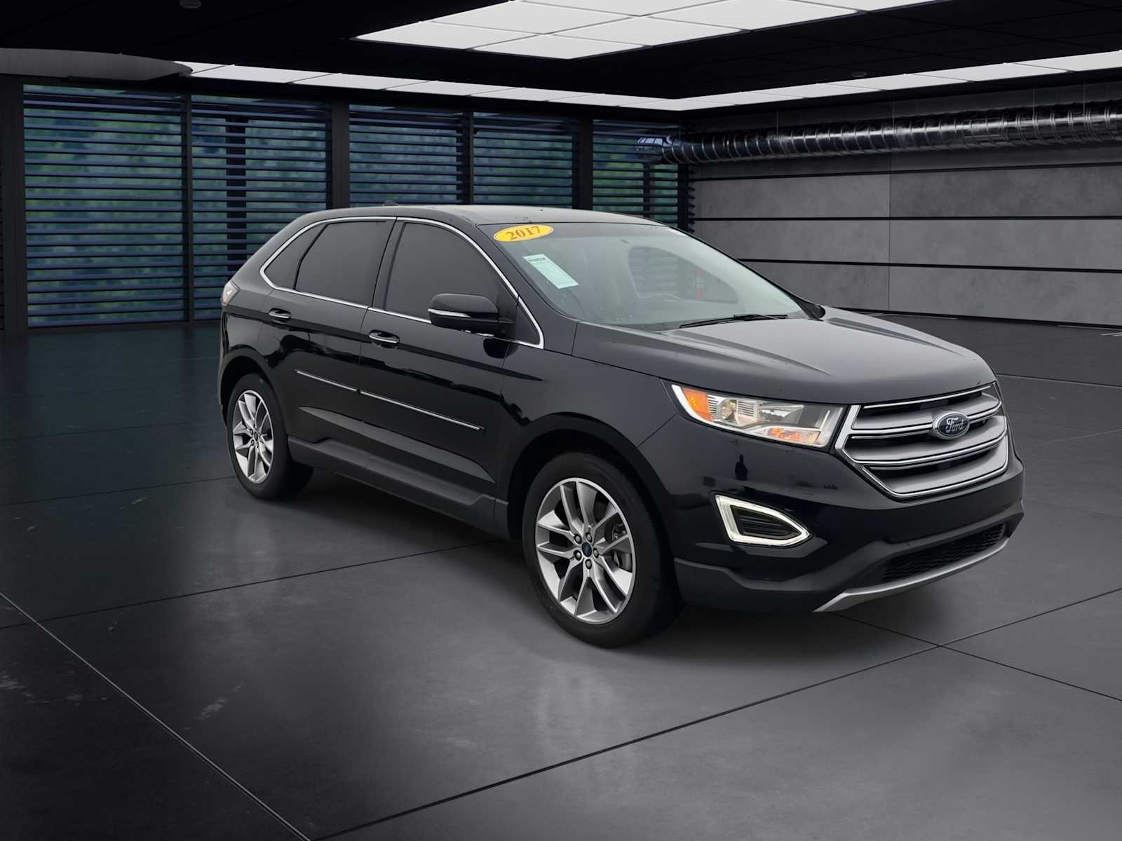 2017 Ford Edge Titanium photo 2