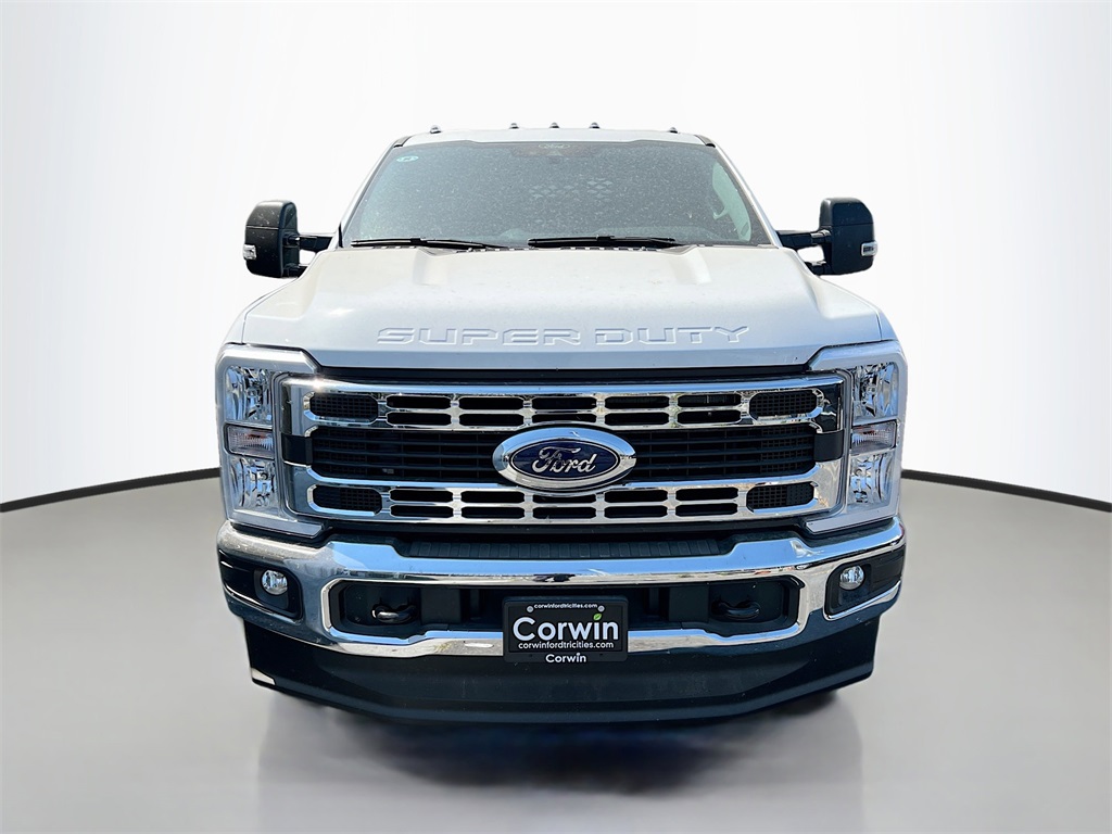2025 Ford F-350 XLT photo 4