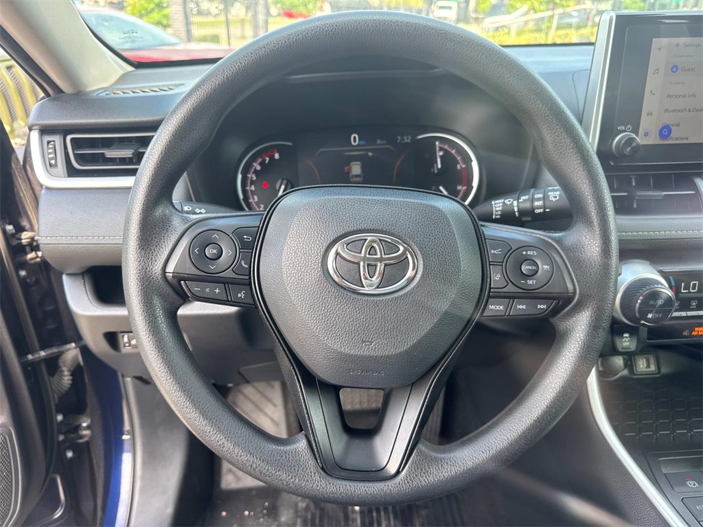 2024 Toyota RAV4 XLE photo 21