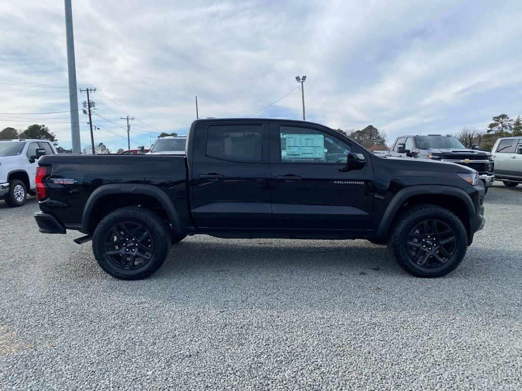 2025 Chevrolet Colorado Trail Boss photo 2