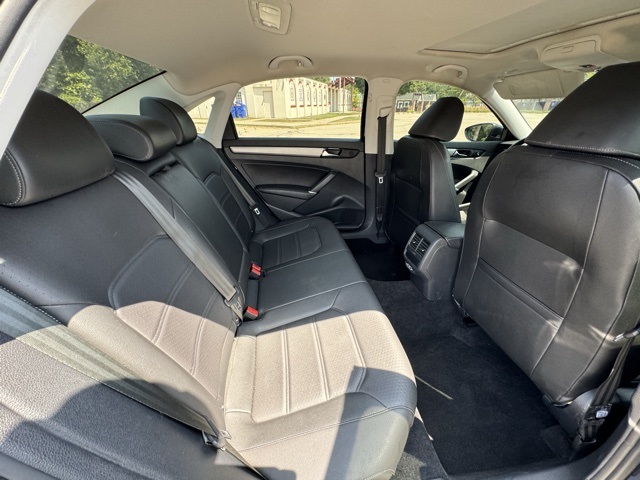 2021 Volkswagen Passat 2.0T SE photo 12