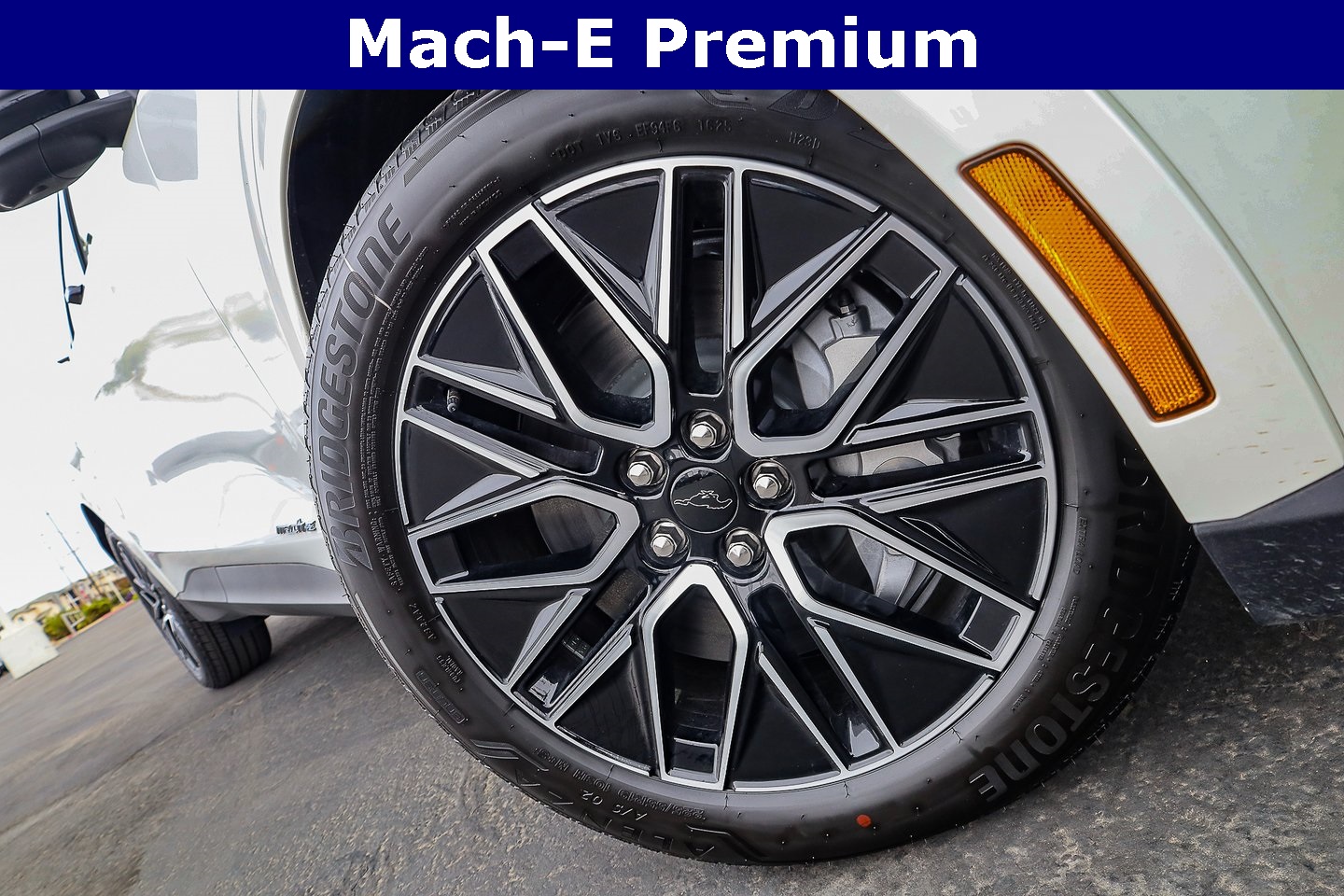 2025 Ford Mustang Mach-E Premium photo 2