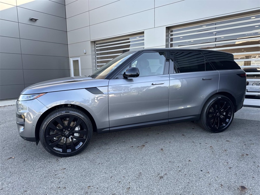 2025 Land Rover Range Rover Sport SE photo 3