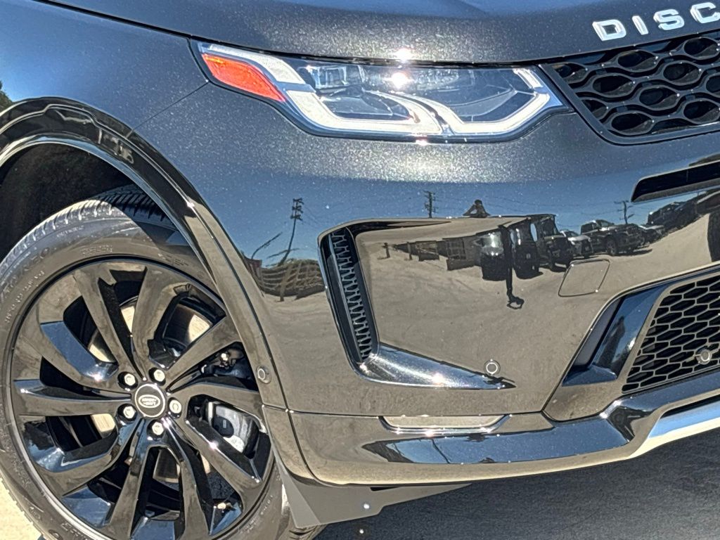 2024 Land Rover Discovery S photo 4