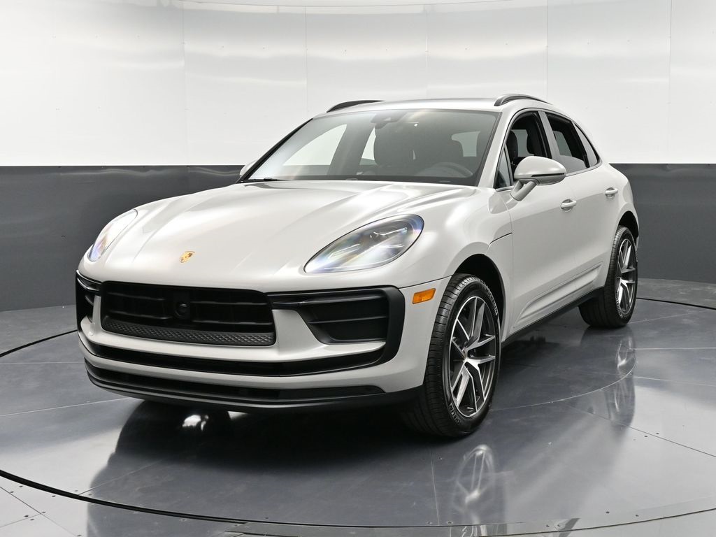 2026 Porsche Macan T photo 4