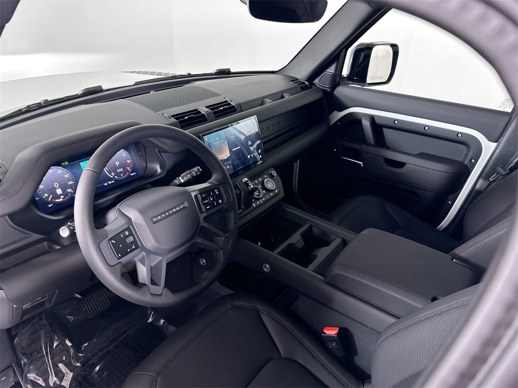 2025 Land Rover Defender 110 S photo 10