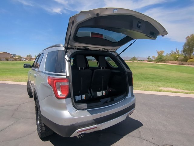 2017 Ford Explorer XLT photo 25