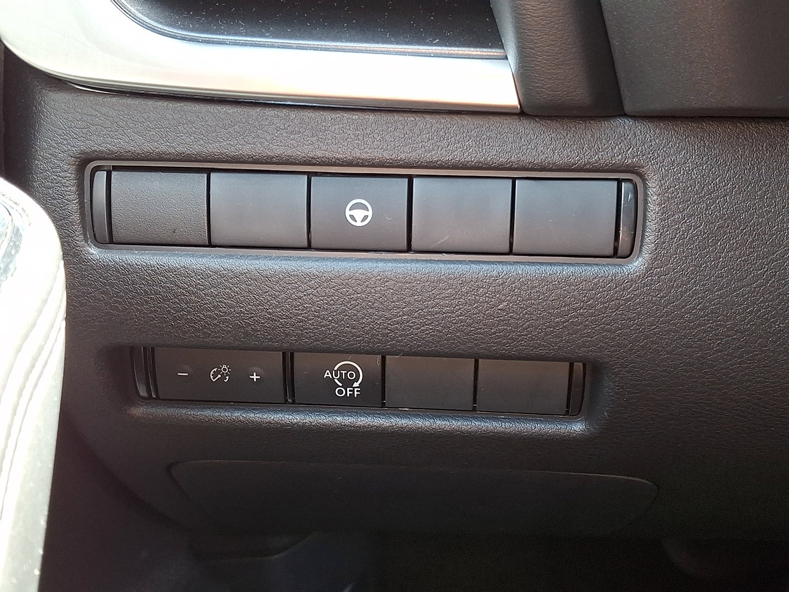 2023 Nissan Rogue SV photo 25